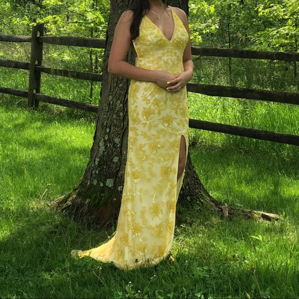 Yellow primavera prom dress